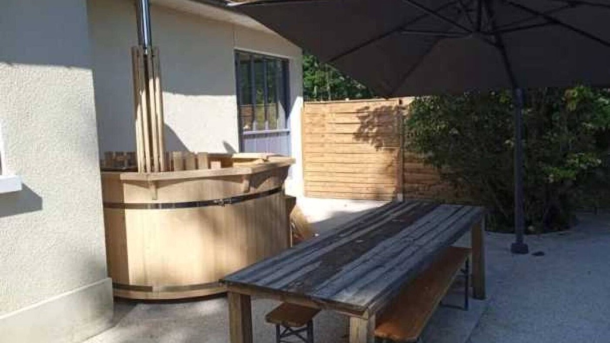 Bar-sur-Aube House | Camping 2 étoiles - Piscine - eecebb