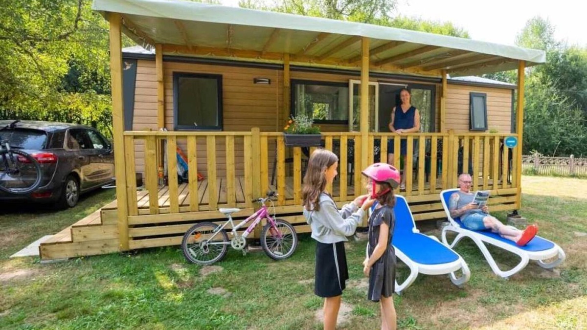 Collonges-la-Rouge House | Camping 3 étoiles - eeiicf
