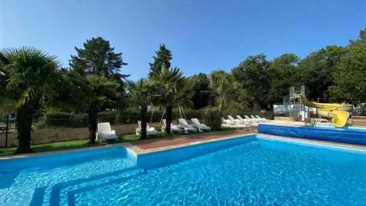 Guemene-Penfao House | Camping 3 étoiles - Piscine - eebebg