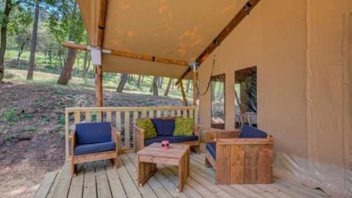 Mondragon House | Camping 3 étoiles - Piscine - eeed0e