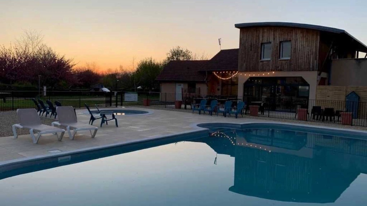 Cormatin House | Camping 3 étoiles - Piscine - ccaiddb