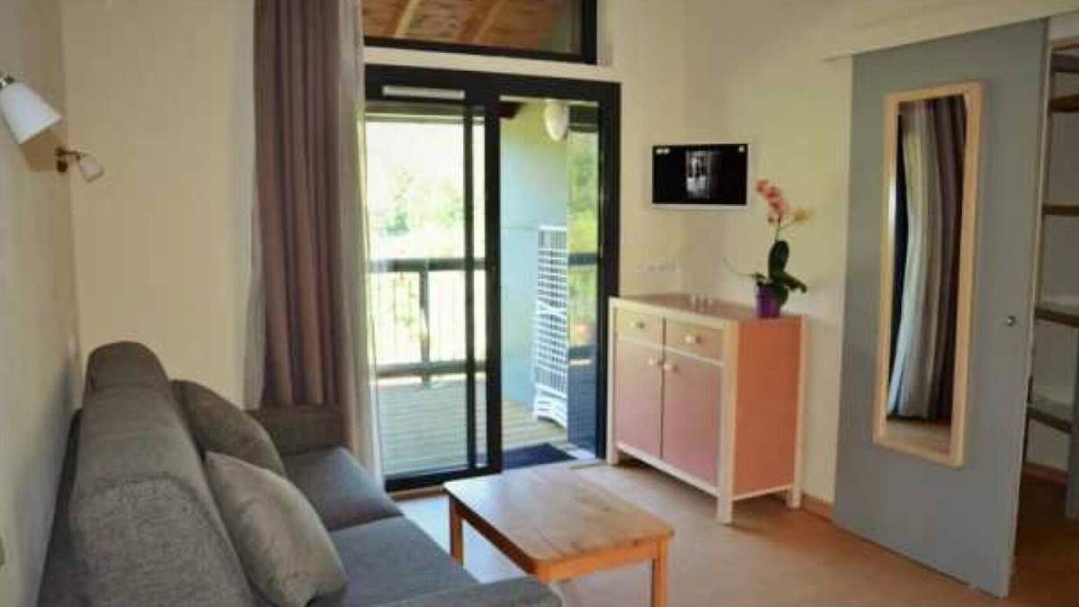 Meyrueis House | Camping 3 étoiles - Piscine - eeegge