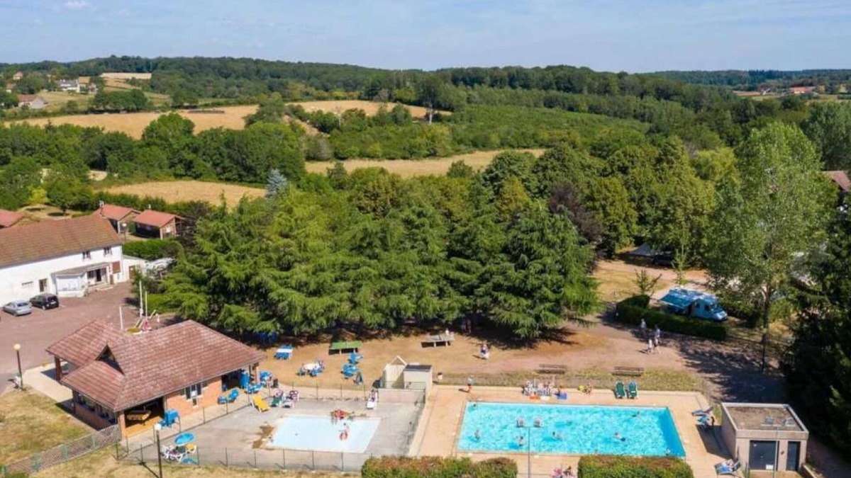 Saulieu House | Camping 3 étoiles - Piscine - eeiieg