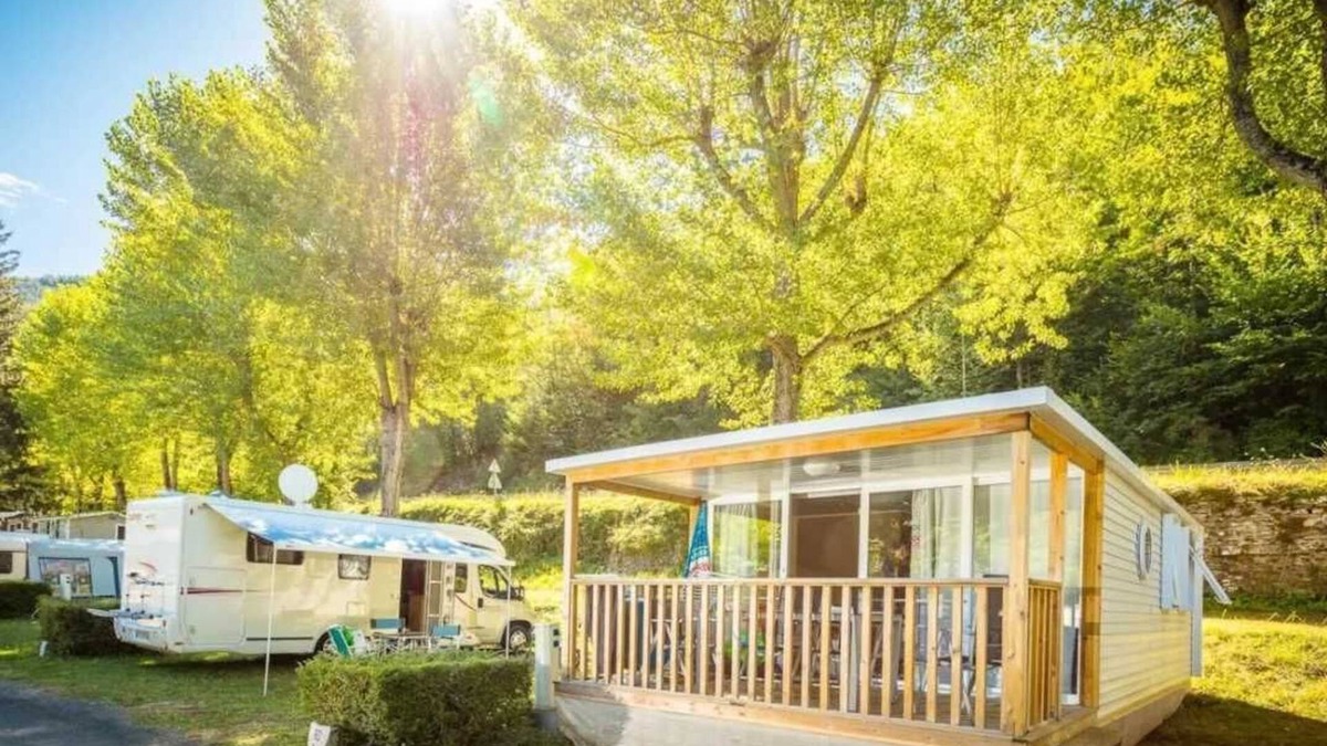 Florac House | Camping 3 étoiles - Piscine - efadff
