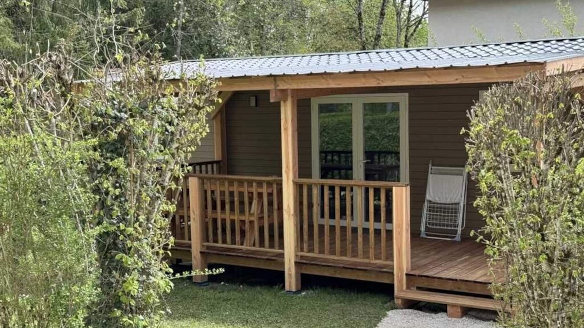 Levier House | Camping 3 étoiles - Piscine - ccbbdhd