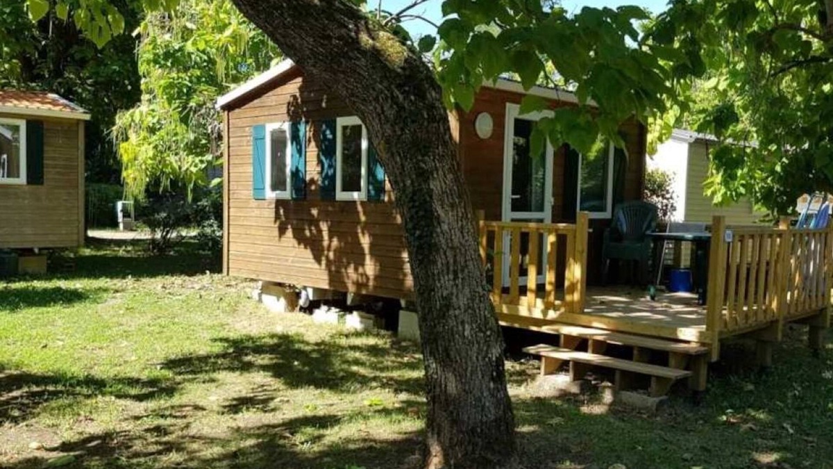 Deols House | Camping 3 étoiles - Piscine - ccaehgb