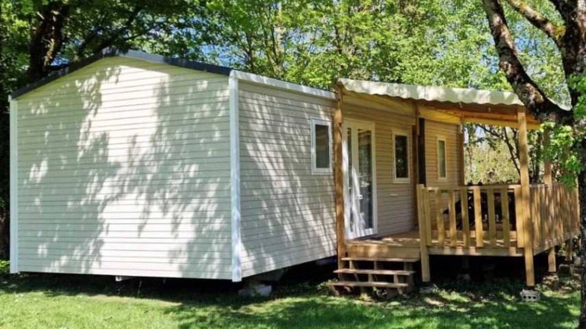 Secondigny House | Camping 4 étoiles - Piscine - ccbahgh