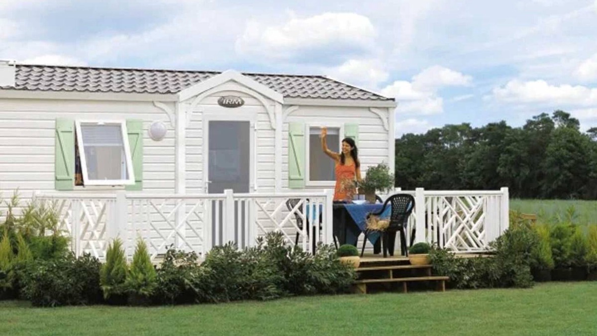 Lons-le-Saunier House | Camping 4 étoiles - Piscine - efa00a
