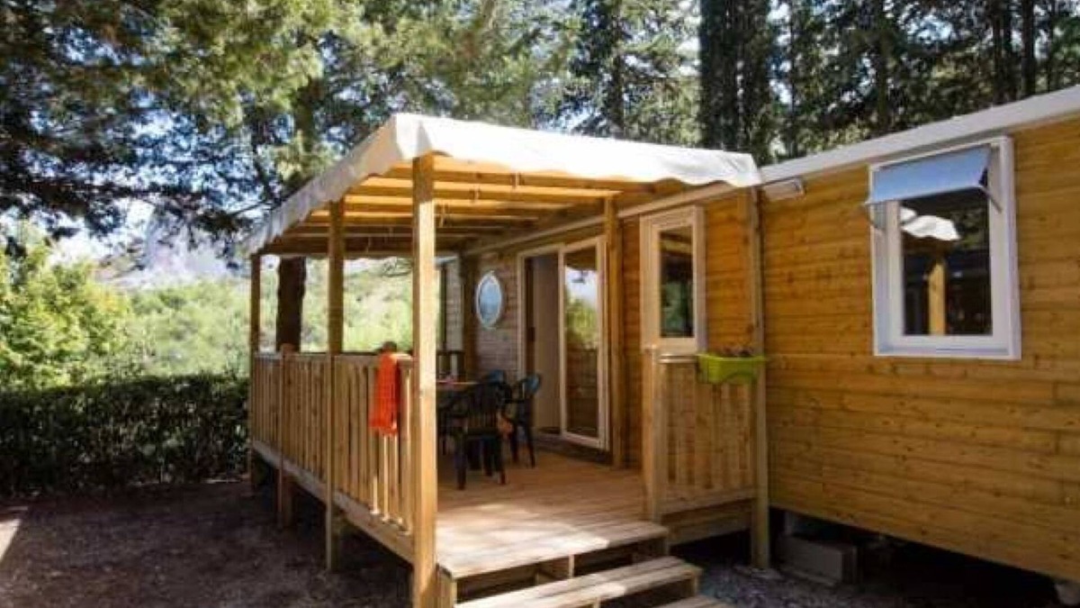 Orgon House | Camping 4 étoiles - Piscine - eebbbh