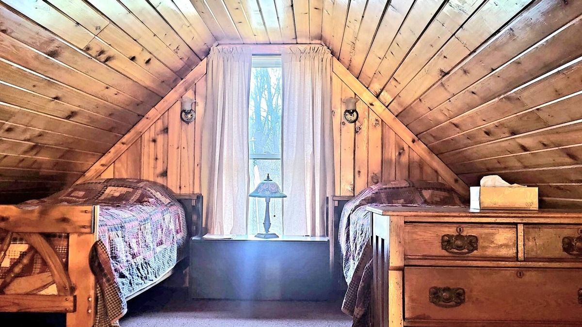 Ringgold Cabin | Camping at its finest! Bring your hunting party, sleeps 12ppl