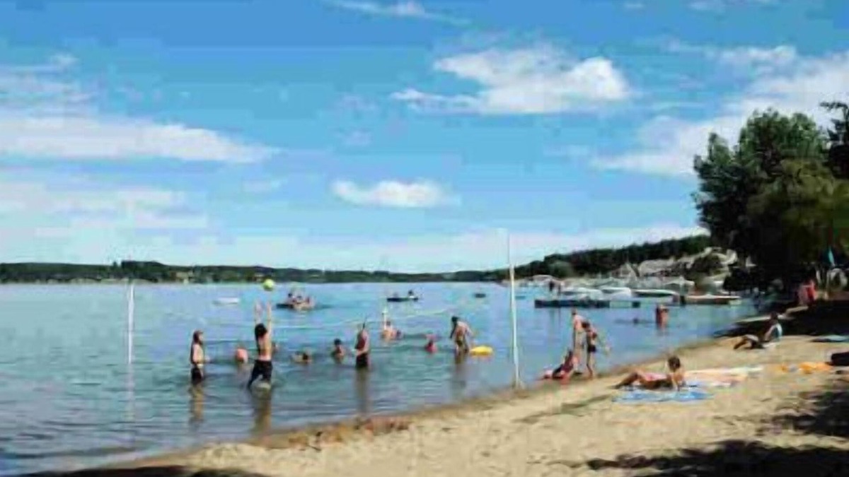 Salles-Curan RV Rental | Camping Beau Rivage**** - Bengali Tent 3 Rooms 4 Persons