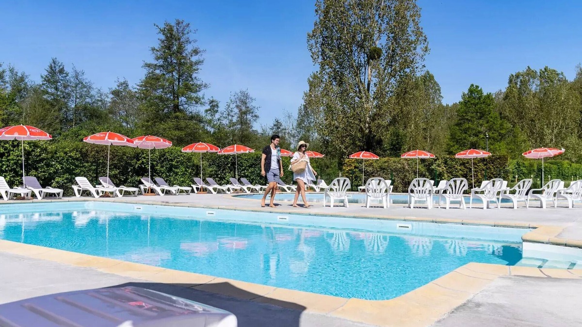 Crecy-la-Chapelle House | Camping Country Park Crécy La Chapelle * - Crecy la Chapelle: STAR 3 Bedrooms - 1 Bathroom - 1 TV - WITH AIR CONDITIONER 6 people