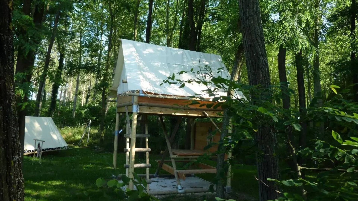 Cormoranche-sur-Saone House | Camping du Lac* - 1 Room 2 Person Perched Tent