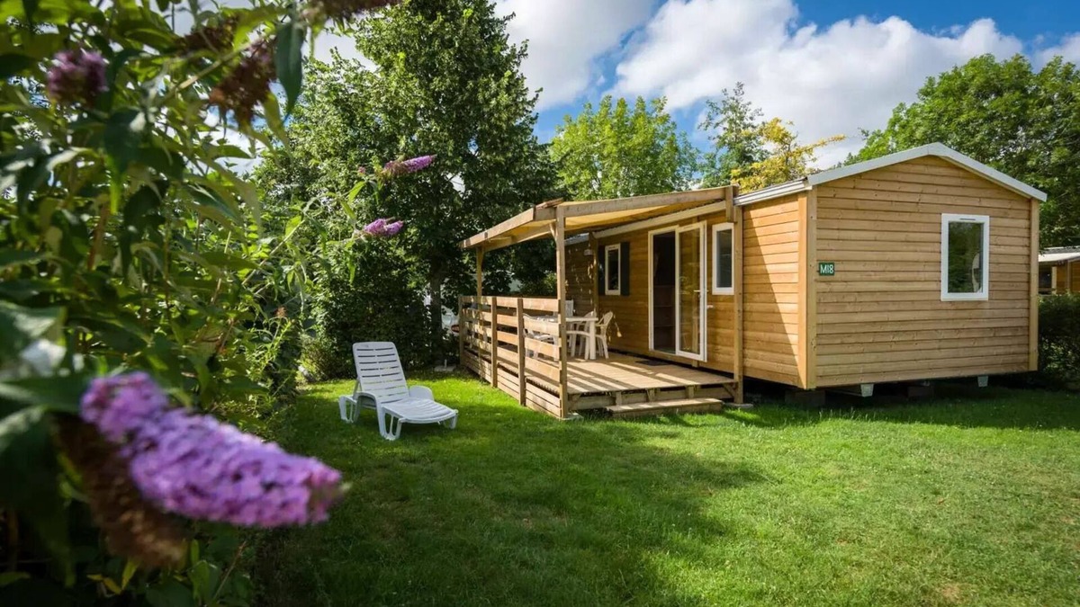 Brissac-Quince House | Camping de l'Etang Sites and Landscapes * - Privilege Cottage 2 ch. - TV - LV 6 people