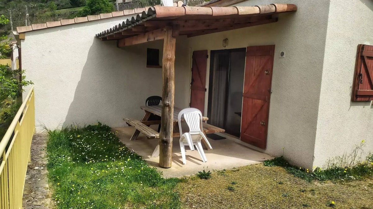 Saint-Rome-de-Tarn Ski Chalet | Camping de la Cascade * - House-Chalet 35m2 - CLIM - TV - Washing machine - Sunbeds - (July-August: Saturday/Saturday) 4 persons