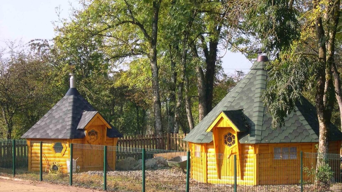 Saints-Geosmes RV Rental | Camping de la croix d'Arles