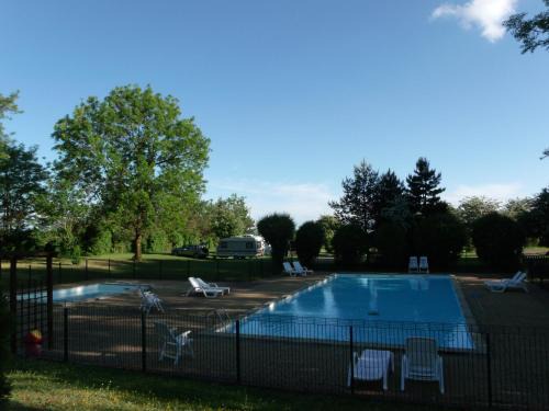 Saints-Geosmes Resort | Camping de la Croix d'Arles