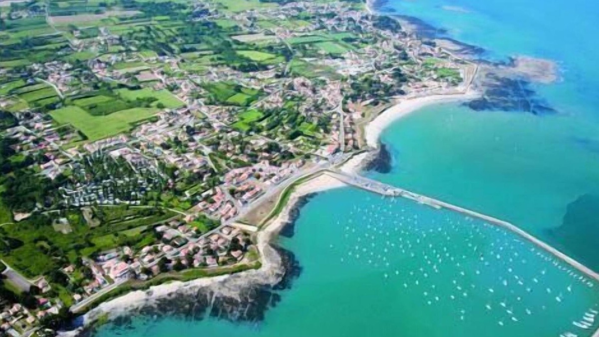 La Plaine-sur-Mer House | Camping Flower La Guichardière* - Mobile home Grand Confort 4 rooms 6/8 People 31m²