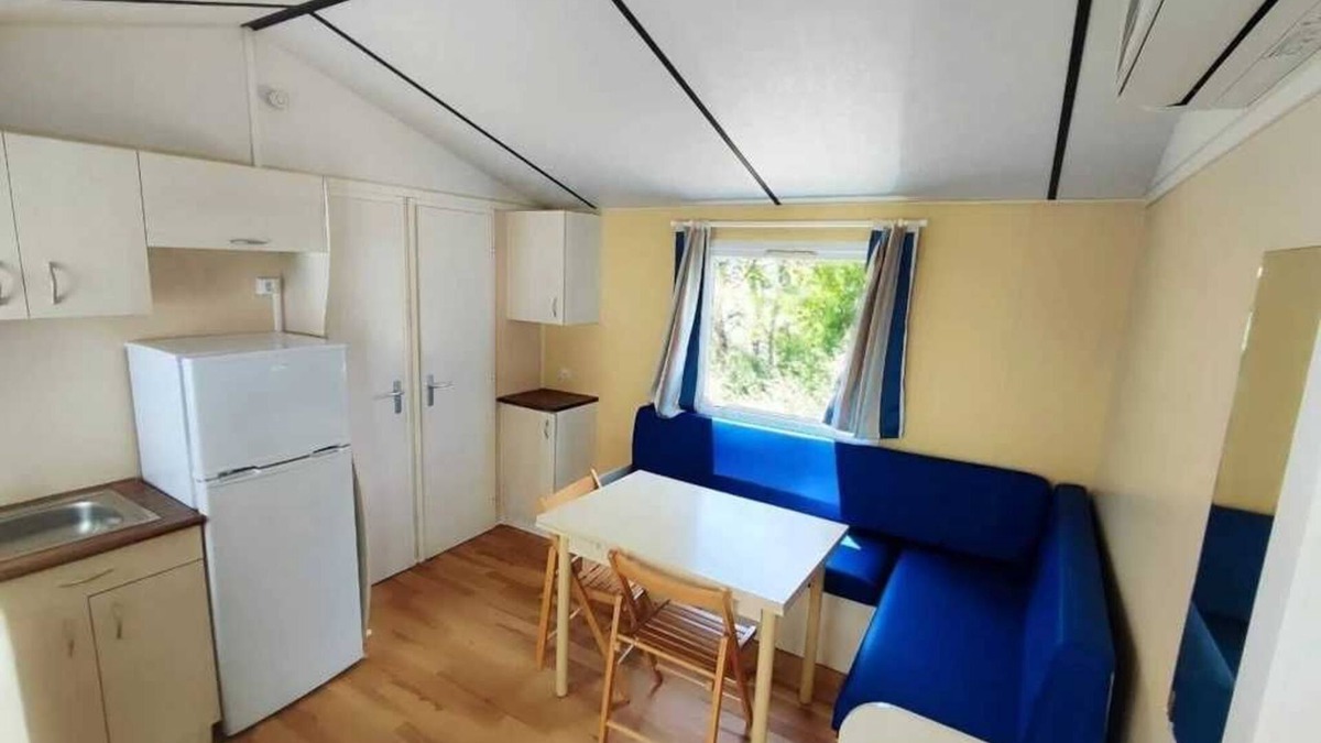 Saint-Honore-les-Bains House | Camping 3 étoiles - Piscine - ccbbhgb