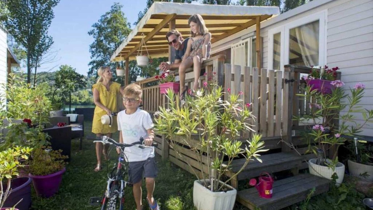Condrieu House | Camping - Funpass inclus - Parc aquatique - eeaiga