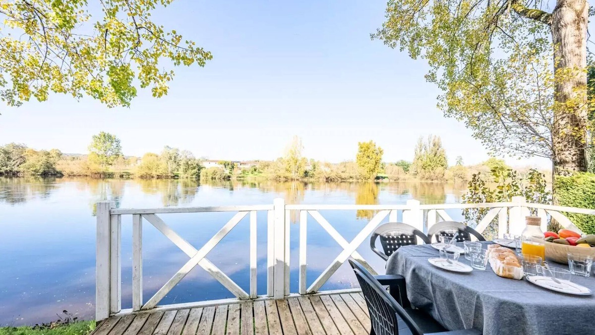Badefols-sur-Dordogne House | Camping Les Bö-Bains * - 3-bedroom mobile home on the banks of the river, air-conditioned Sunday/Sunday (33 m²) n°3 to 5 6 people