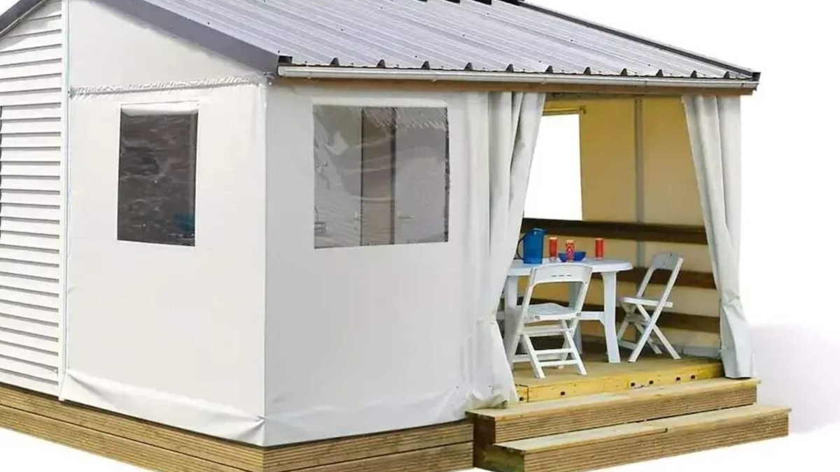 Marcillac-Saint-Quentin House | Camping Le Pont de Mazerat * - Tit'Home: A perfect compromise between the tent and the 5-person mobile home