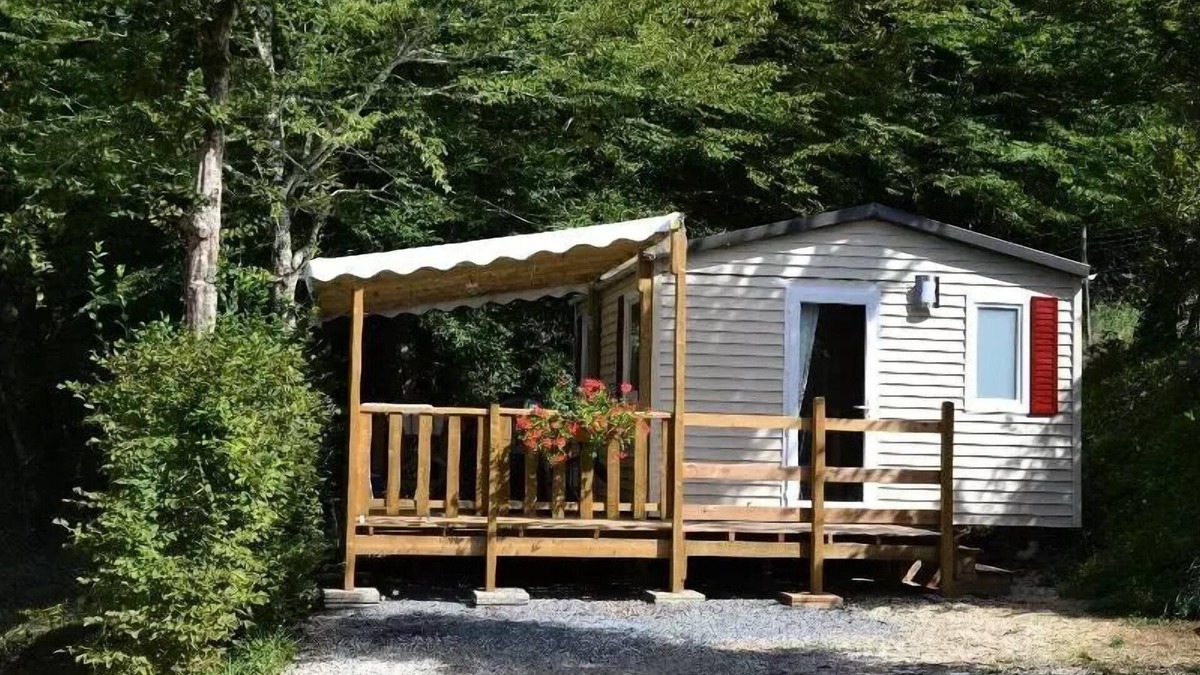 Marcillac-Saint-Quentin House | Camping Le Pont de Mazerat * - Mobilhome 21 m2: A small comfortable model for a duo or trio 4 people