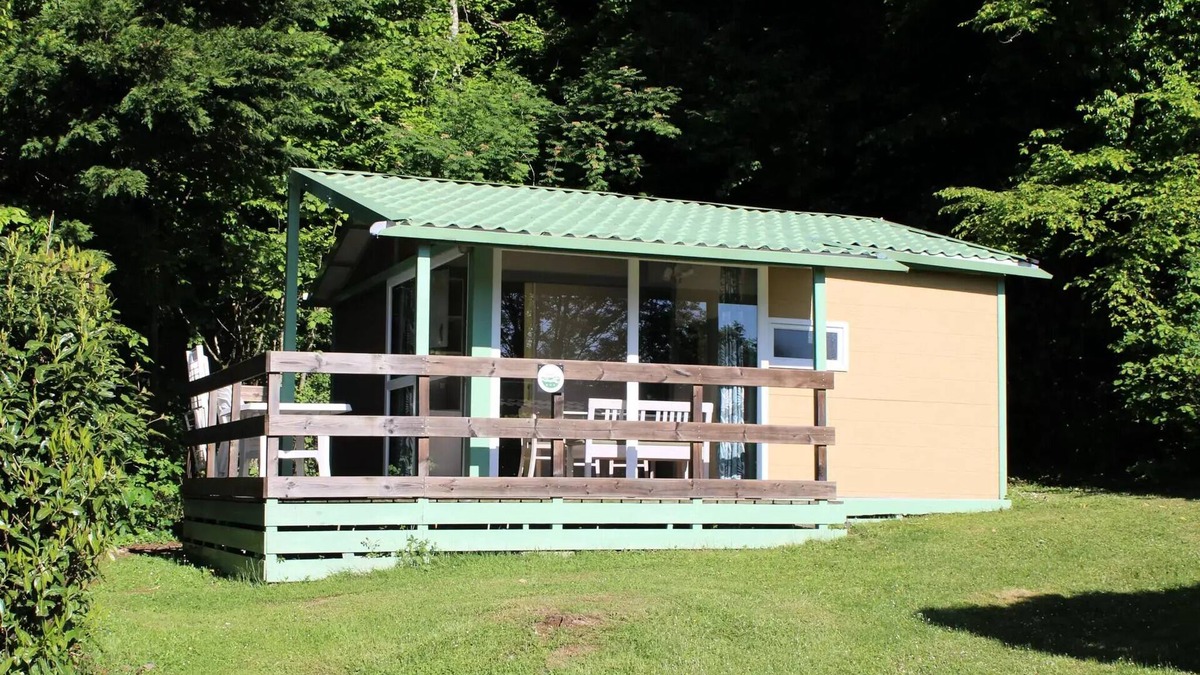 Miribel-les-Echelles Ski Chalet | Camping Le Balcon de Chartreuse* - Chalet Colchique 5 People