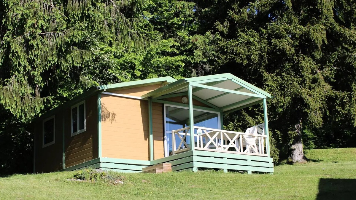 Miribel-les-Echelles Ski Chalet | Camping Le Balcon de Chartreuse* - Chalet Muguet 5 People