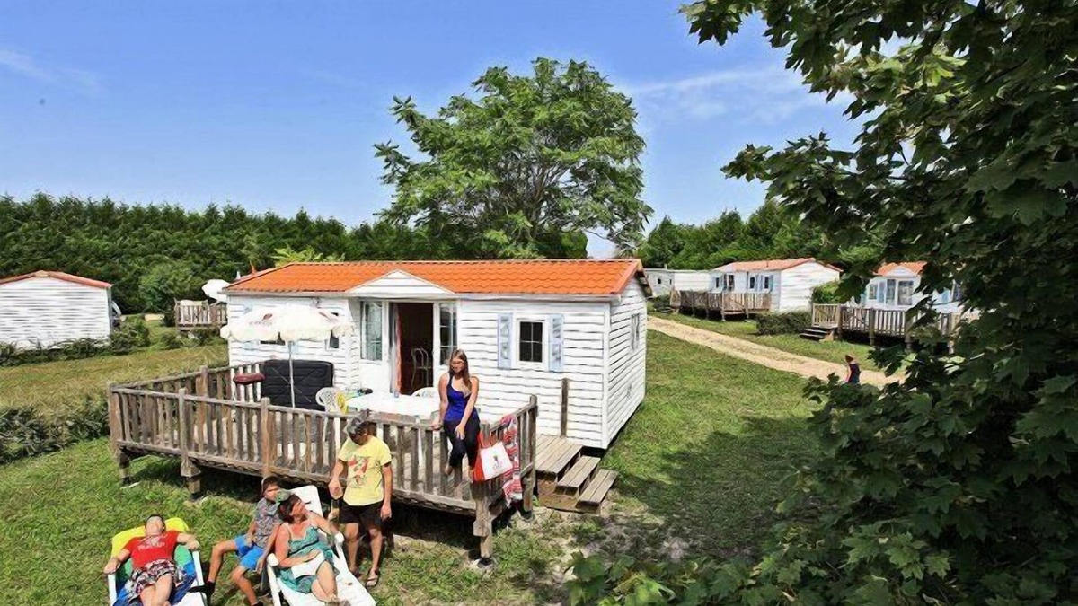 Ingrandes House | Camping Le Petit Trianon **** - Mobile Home 3 Rooms 4 Persons Classic