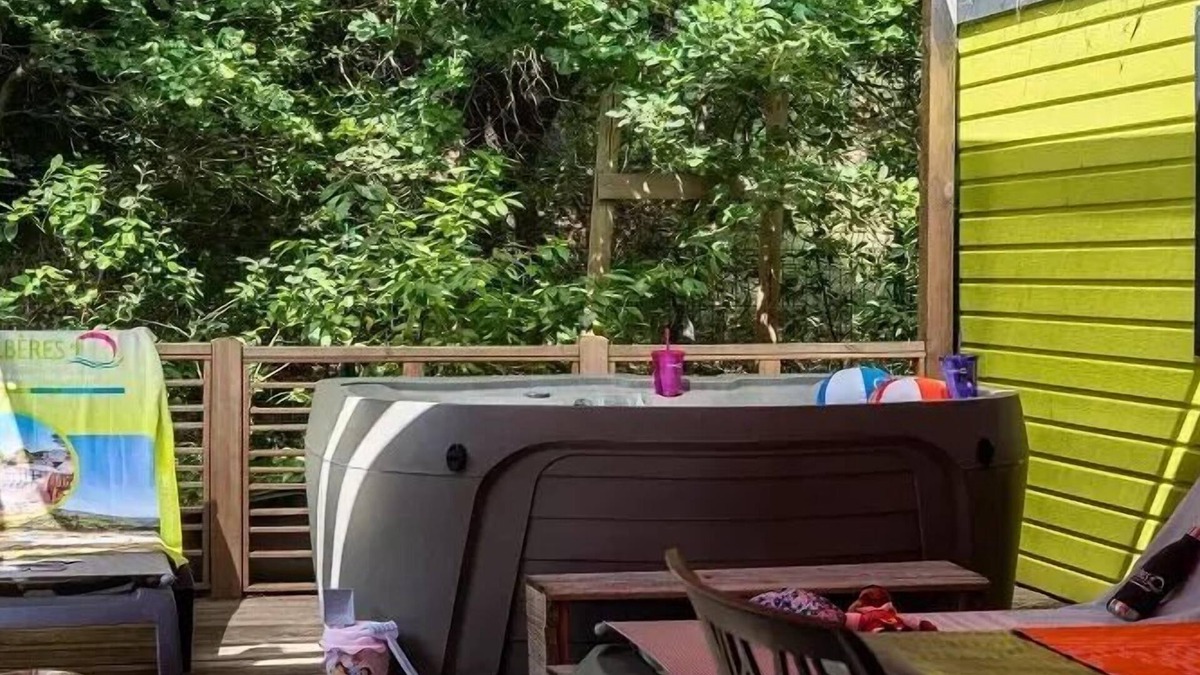 Laroque-des-Alberes House | Camping les Albères* - Mobile home Premium Air-conditioned Jacuzzi 3 rooms 4 people