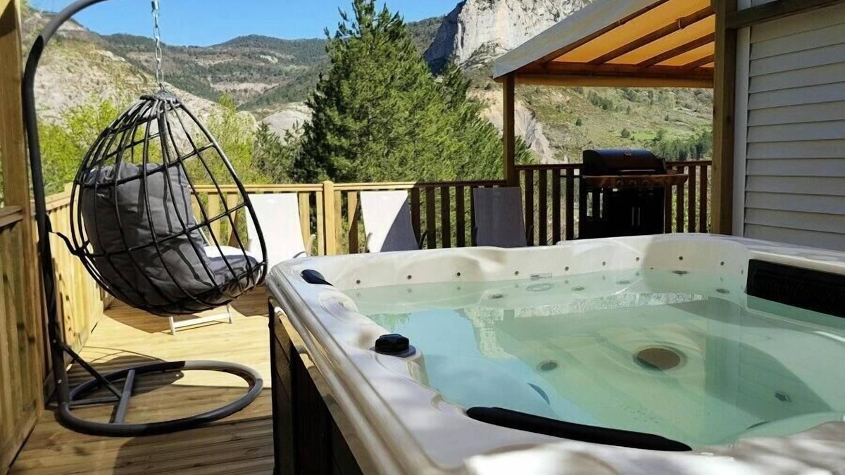 Orpierre House | Camping les Princes d'Orange* - Cottage Espace Classic 4 rooms for 6 people Air-conditioned Mountain view