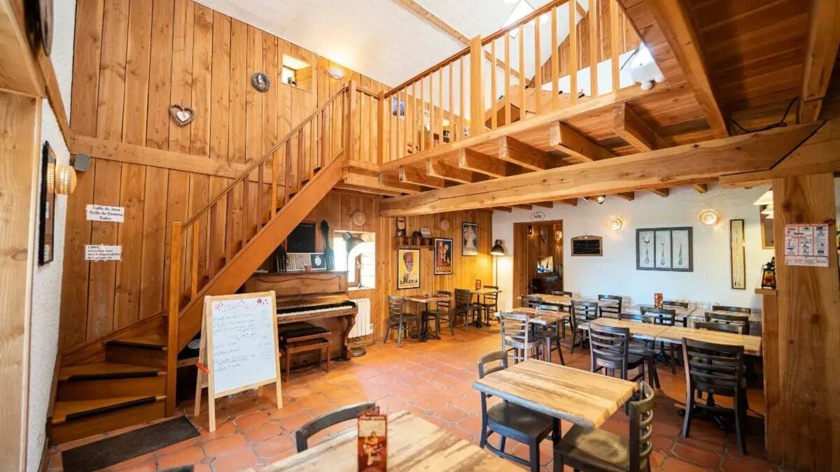Target RV Rental | Camping maeva Escapades Domaine des Grandes Côtes * - 2-Room Safari Lodge Tent for 4 People (2 adults + 2 children under 12 years old)