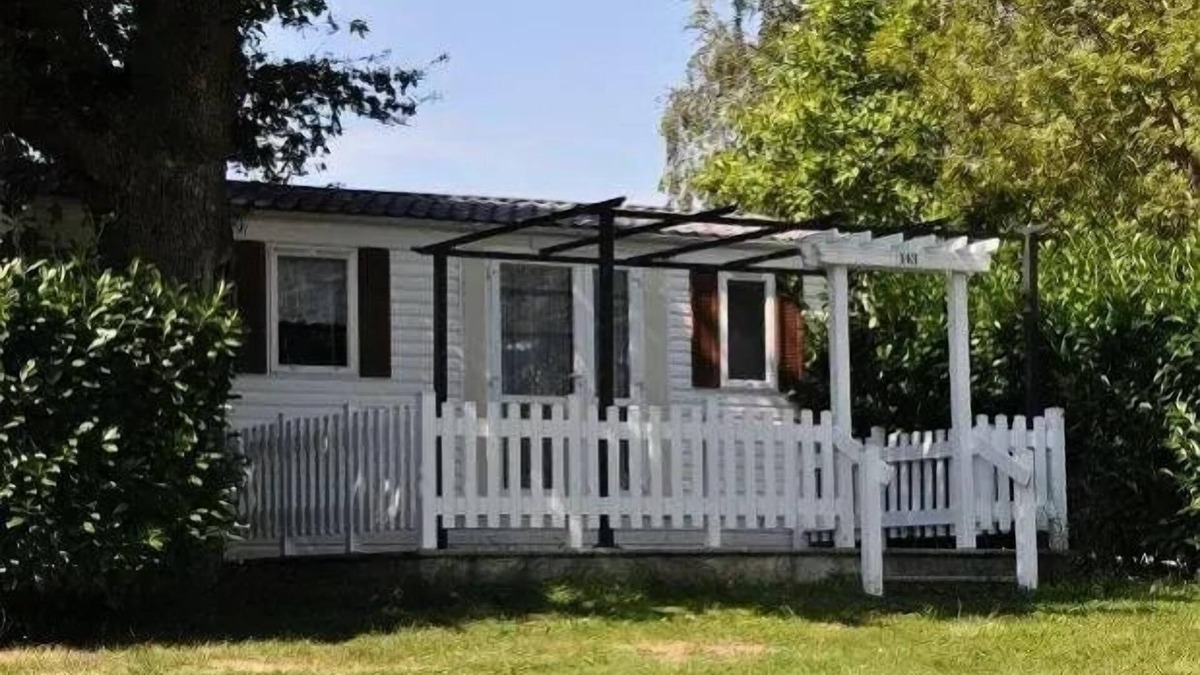 Montrejeau House | Camping Midi Pyrenees* - 3 room mobile home 4 people