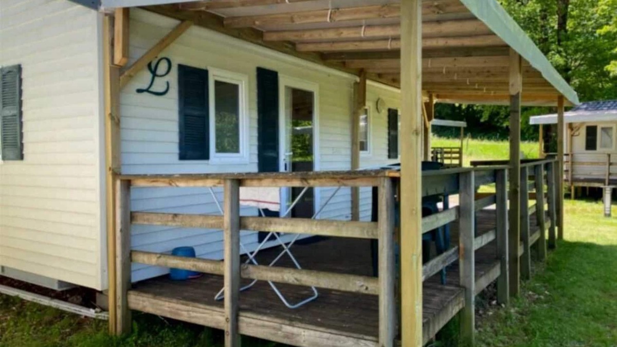 Vic-sur-Cere House | Camping - Piscine - ccbbdad
