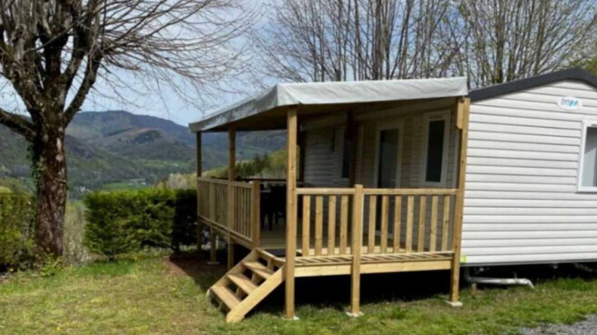 Vic-sur-Cere House | Camping - Piscine - ccbbdah