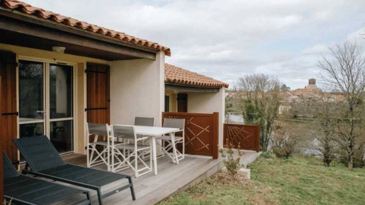 Vouvant House | Camping - Piscine - ccbbbif