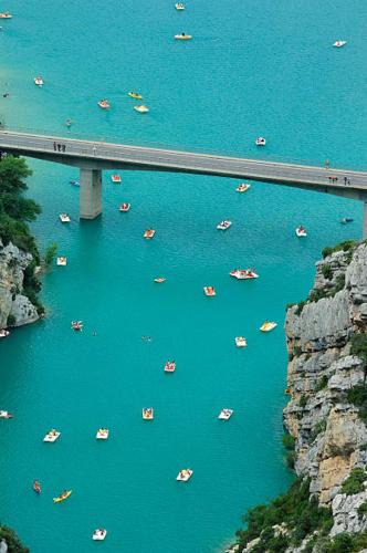 Sainte-Croix-du-Verdon Apartment | Camping prés des Gorges du Verdon et Du Lac De Ste Croix 04500 Tout Equipé Confort Calme Lavande