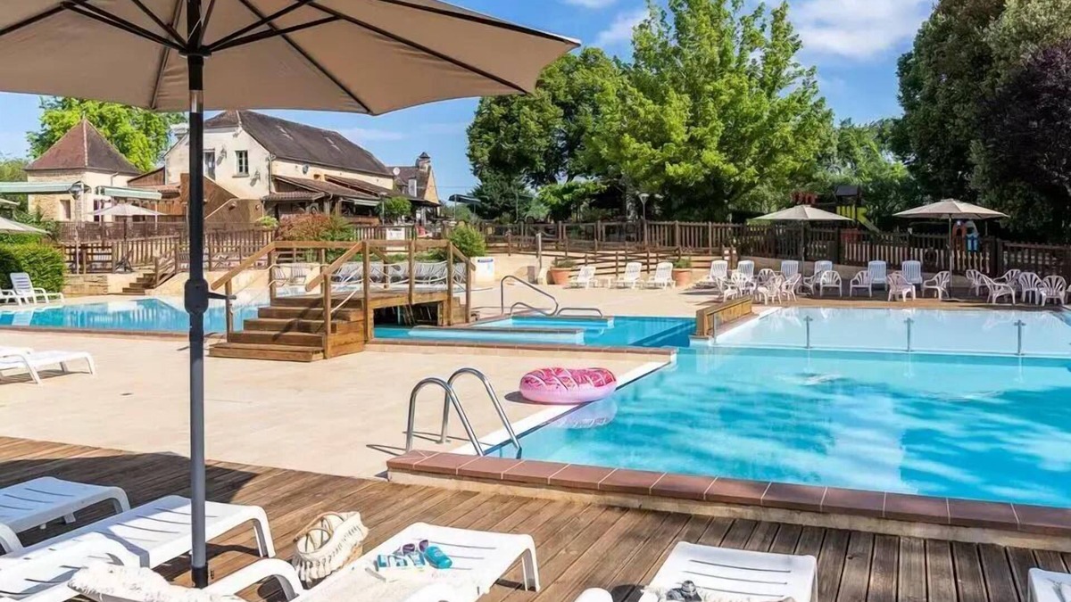 Sainte-Nathalene Ski Chalet | Camping Romanée Les Grottes de Roffy* - Chalet PREMIUM - 2 bedrooms - 2 shower rooms 4 people