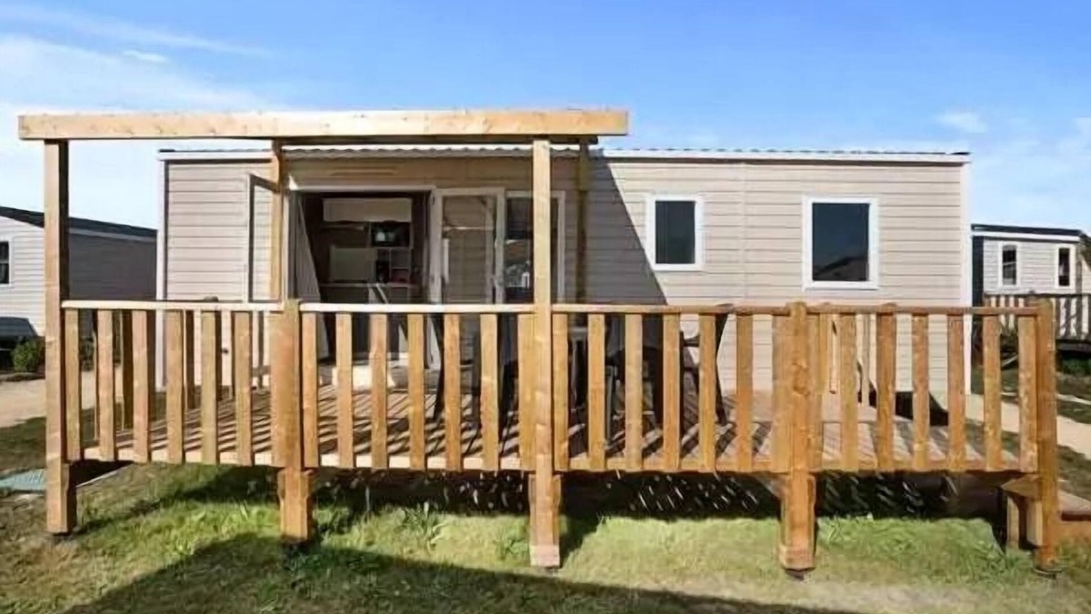 Saint-Jacques House | Camping Saint Jacques* - Mobile home Premium 4 rooms 6 people air-conditioned - TV