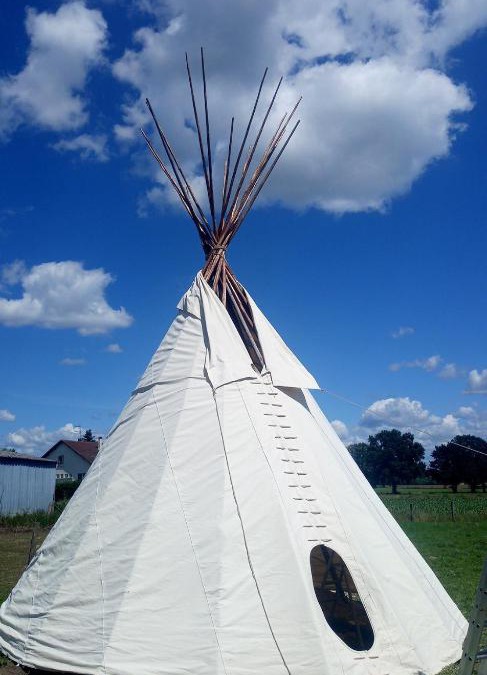 Oussieres Other | Camping sauvage à la ferme dans un tipi de 8 à 15 personnes