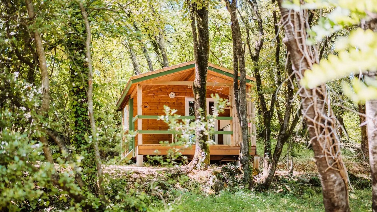 Cendras Ski Chalet | Camping Sunêlia La Clémentine * - Chalet Confort 18m² - Cuisine d'été - Terrasse couverte 10m² 5 personnes