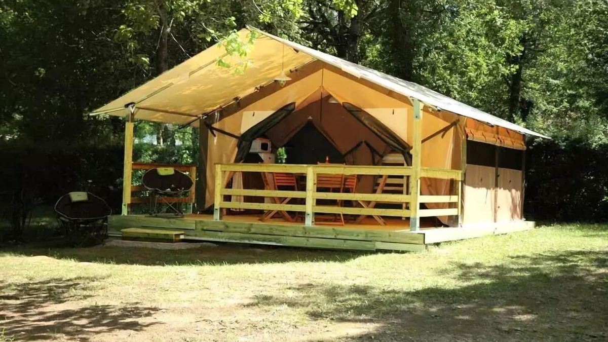 Nabirat House | Camping Ushuaïa Villages les Pialades * - VICTORIA Lodge Tent 30m²/2 bedrooms (without private bathrooms) 4 people