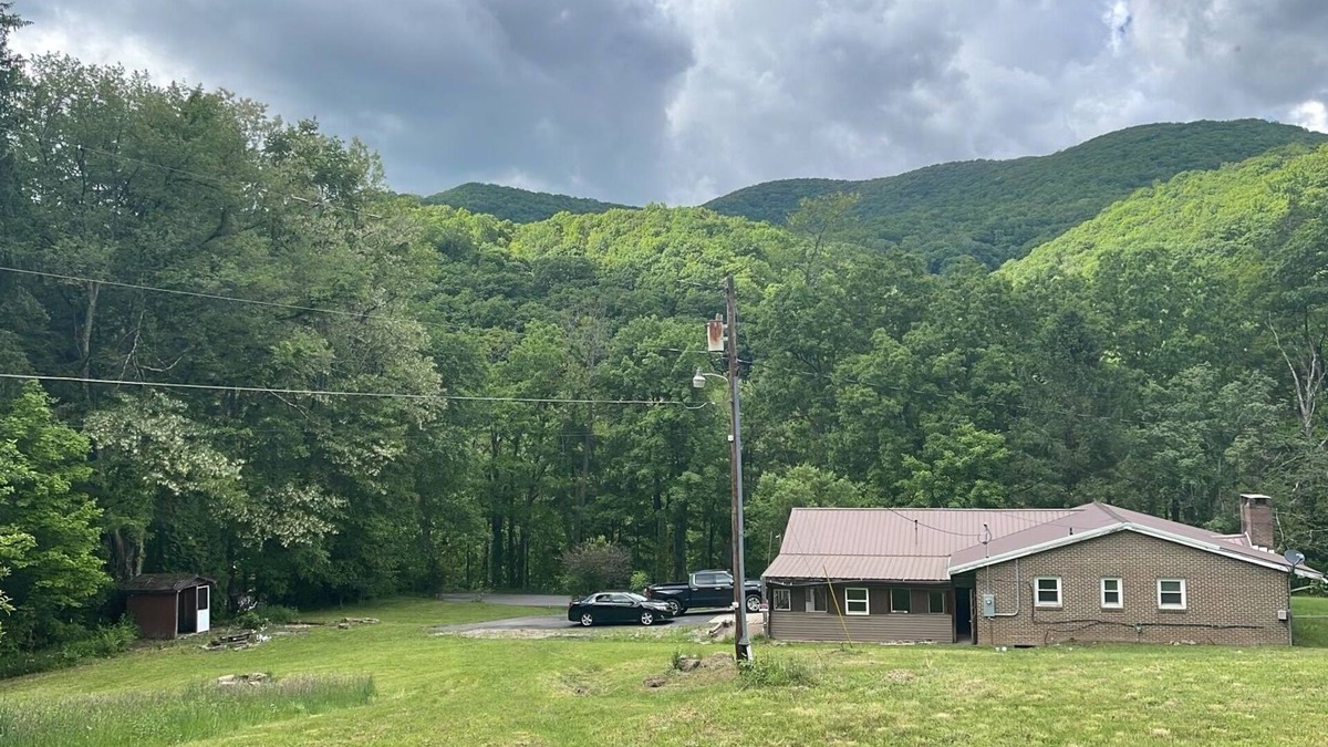 Elkins House | CampRV Lookout Apartment – Peaceful Scenic Escape