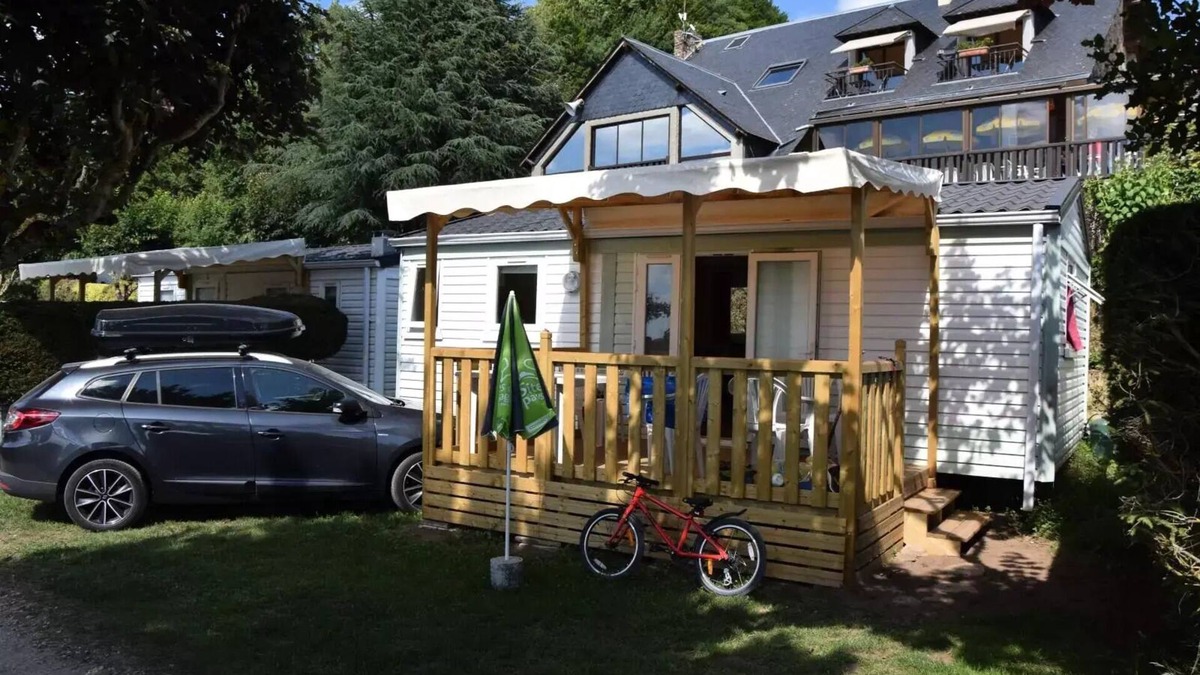 Salles-Curan House | Campsite Beau-Rivage * - EVASION Cottage "Lake view" (covered terrace) New in 2024 4 to 5 people - 4 people. included in the price
