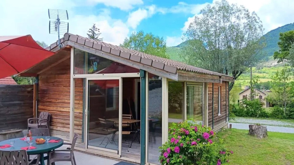 Lus-la-Croix-Haute Ski Chalet | Campsite CHAMP LA CHEVRE * - Chalet Alizé veranda 2 bedrooms 4 to 6 people - 4 people. included in the price