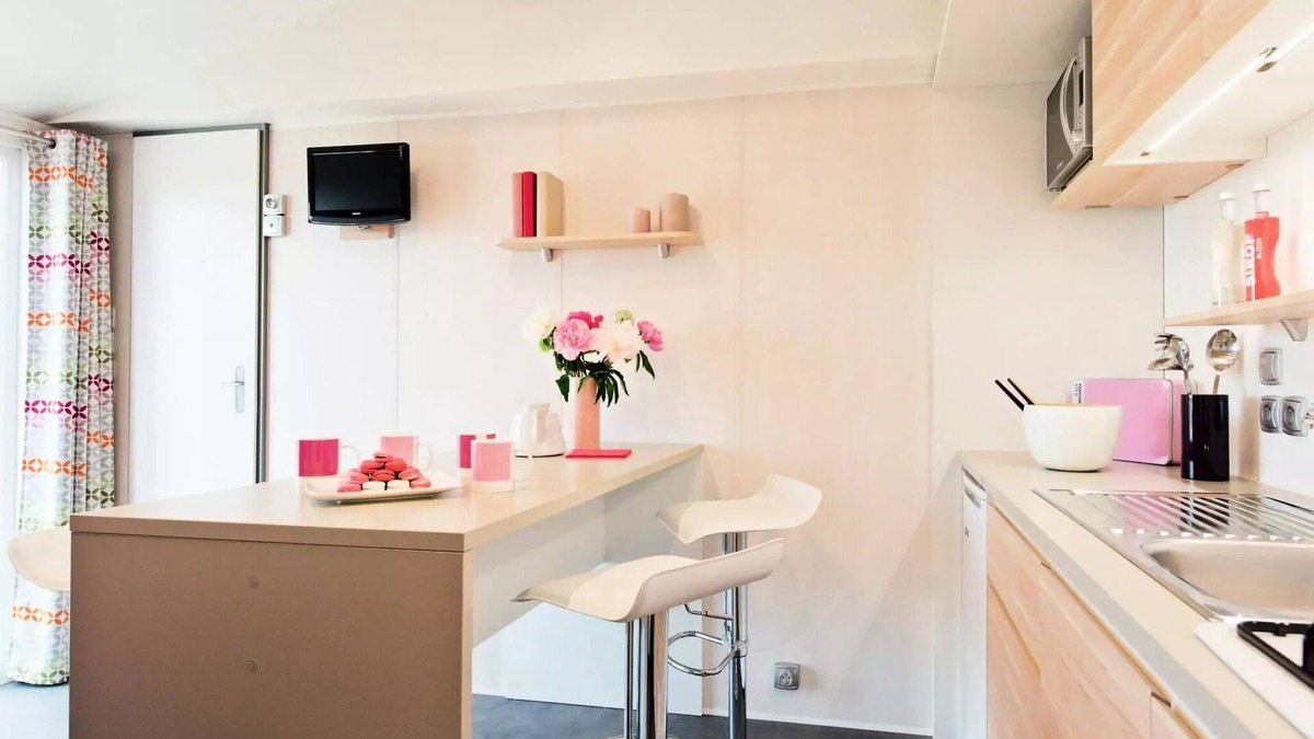 Boisseron House | Campsite Domaine de Gajan * - Mobil-home PRESTIGE 33m2 (2 bedrooms) - 2 Bathrooms CLIMATE/VAISSELLE LAVE/TV INCLUSE in each room - terras