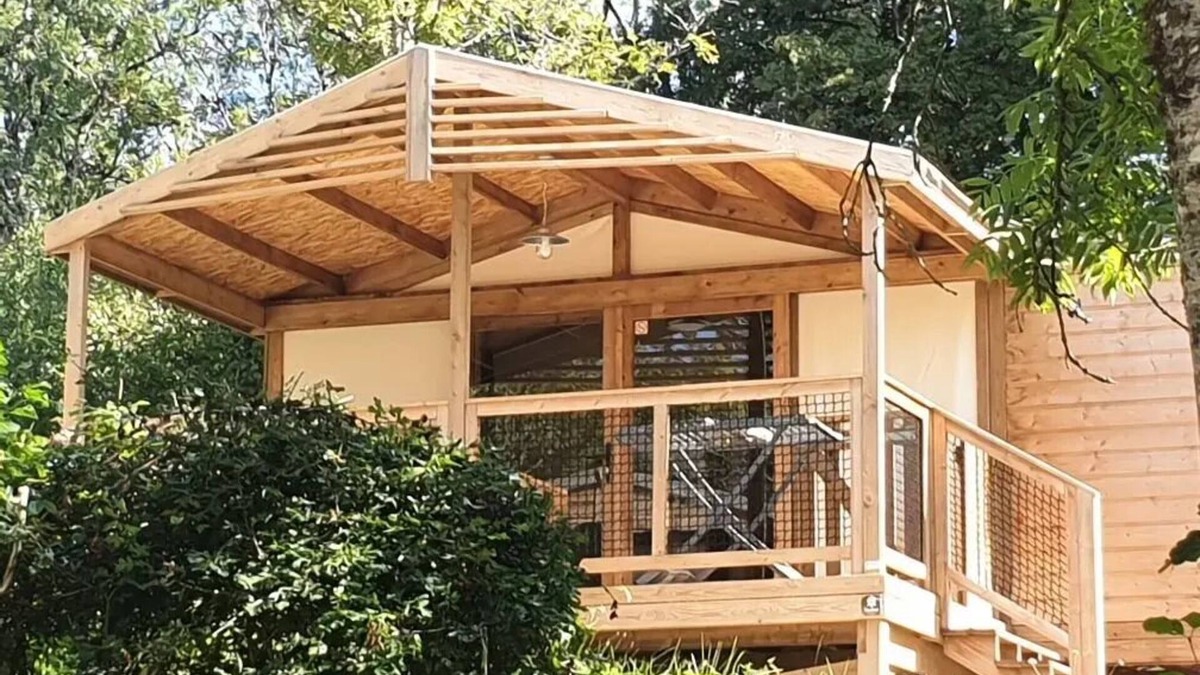 Chatillon House | Campsite Domaine de l'Epinette* - Carrelet Pilotis Partial View of the River 3 Rooms 5 People
