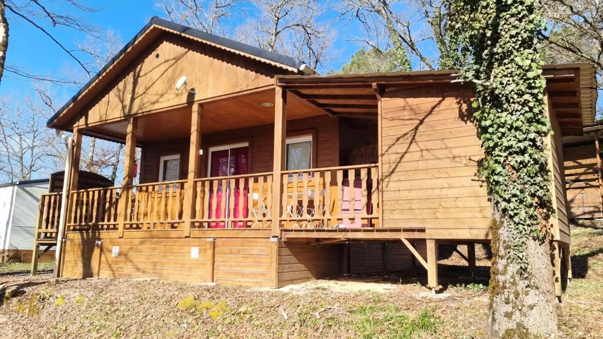 Peyrignac Ski Chalet | Campsite LA GARENNE * - 15 Chalet Les Pivoines 40m2 + TV + Covered terrace+ Dishwasher 5 people