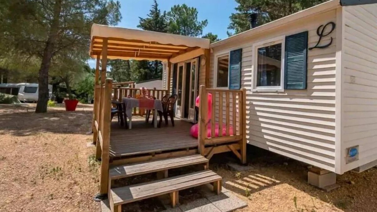 Mondragon House | Campsite La Pinède in Provence * - Mobile Home Aneth 3 Rooms 4 People